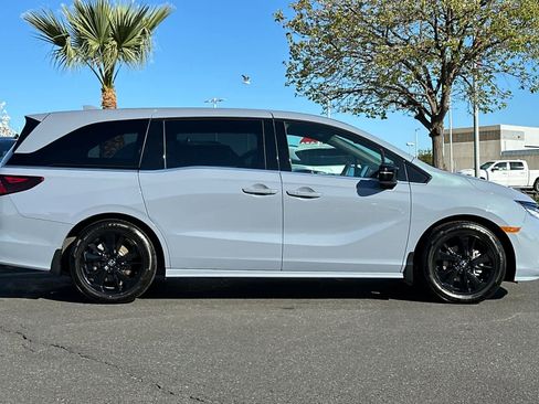 Used 2023 Honda Odyssey Sport image 6