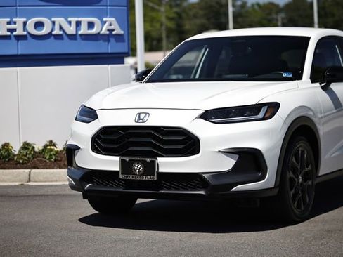 Used 2025 Honda HR-V Sport image 2