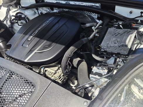 Used 2020 Porsche Macan AWD/4WD image 10