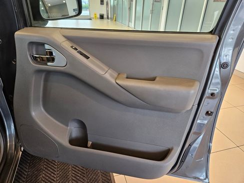 Used 2005 Nissan Frontier SE image 23