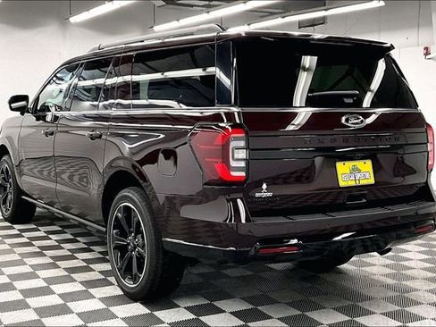 Used 2023 Ford Expedition Max Limited image 3