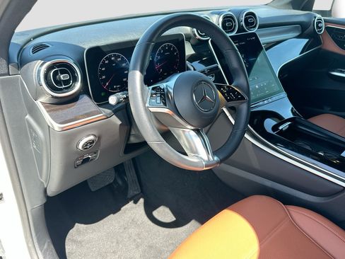 Used 2025 Mercedes-Benz GLC 300 image 9