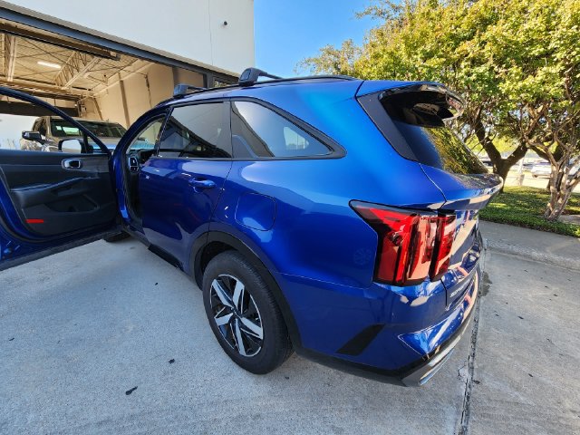 Used 2023 Kia Sorento EX FWD image 4