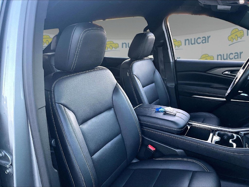 Used 2025 Chevrolet Traverse LT AWD/4WD image 11
