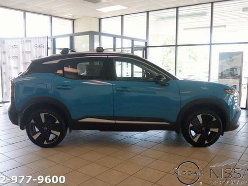 New 2025 Nissan Kicks SR image 3