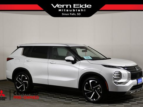 Used 2023 Mitsubishi Outlander SE AWD/4WD image 1