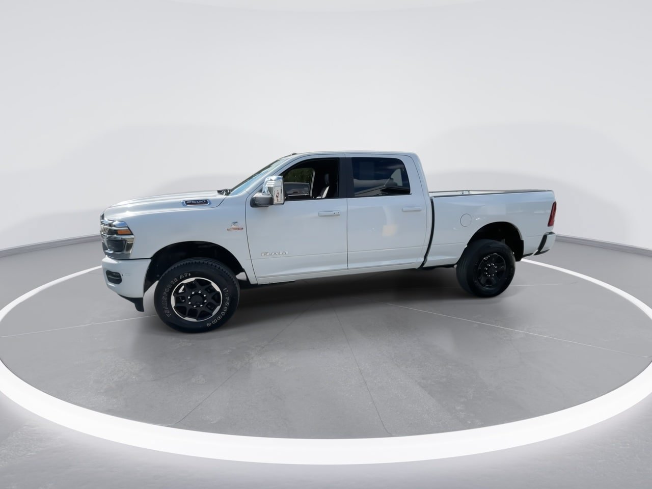 Used 2026 RAM 2500 Laramie AWD/4WD image 9