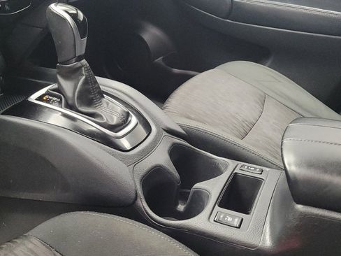 Used 2020 Nissan Rogue SV FWD image 26