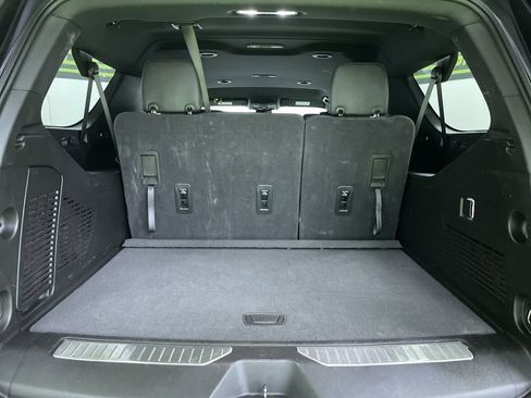 Used 2025 Chevrolet Suburban Z71 image 28