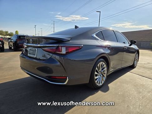 Certified 2022 Lexus ES 300h w/ Accessory Package FWD image 7
