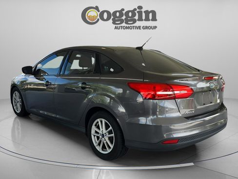 Used 2017 Ford Focus SE FWD image 3