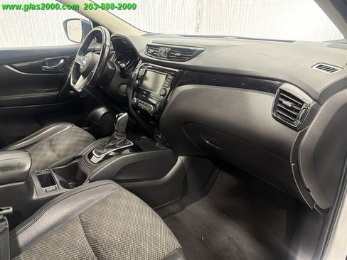 Used 2022 Nissan Rogue Sport SV w/ Technology Package AWD/4WD image 5