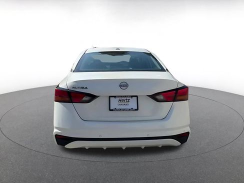 Used 2025 Nissan Altima 2.5 SV FWD image 12