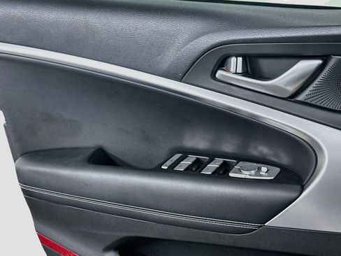 Used 2025 Genesis G70 2.5T RWD image 15