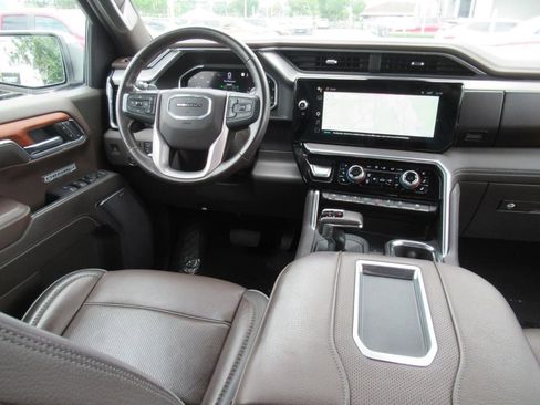 Used 2022 GMC Sierra 1500 Denali AWD/4WD image 13