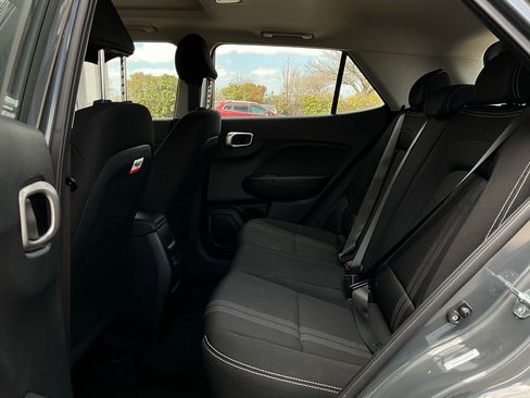 Used 2025 Hyundai Venue SEL image 11