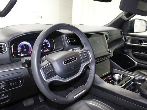 Used 2023 Jeep Wagoneer L Series III w/ Preferred Equipment Group image 21