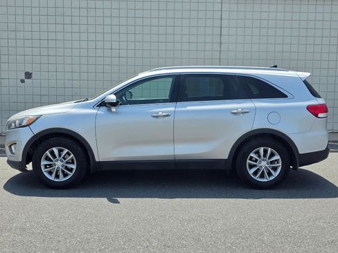 Used 2016 Kia Sorento AWD w/ LX Convenience Package image 4