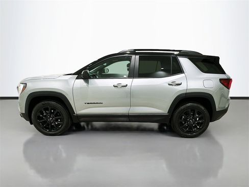Used 2025 GMC Terrain Elevation w/ Technology Package II image 4