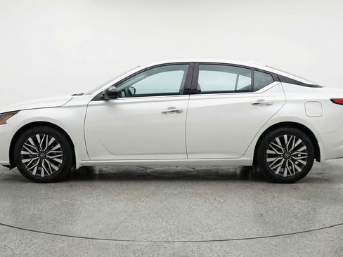 Used 2025 Nissan Altima 2.5 SV FWD image 5