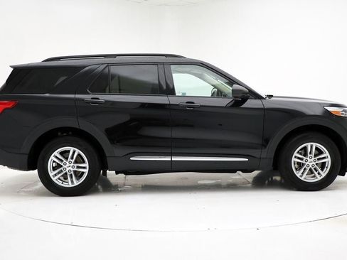 Used 2022 Ford Explorer XLT w/ Equipment Group 202A image 2