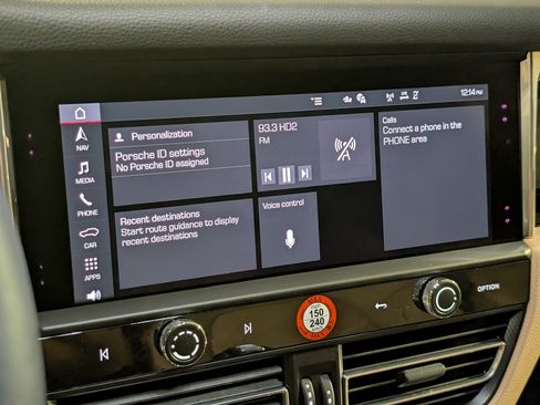 Certified 2026 Porsche Macan AWD/4WD image 33