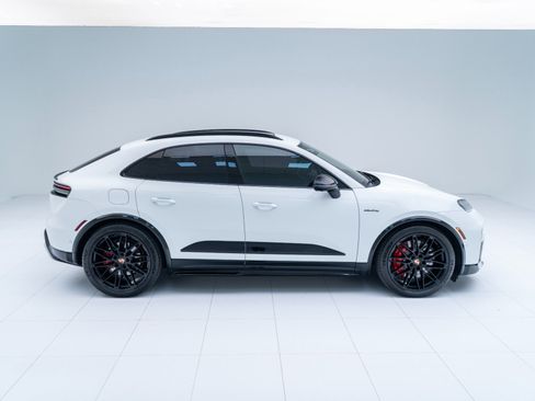 Certified 2026 Porsche Macan GTS Electric image 8