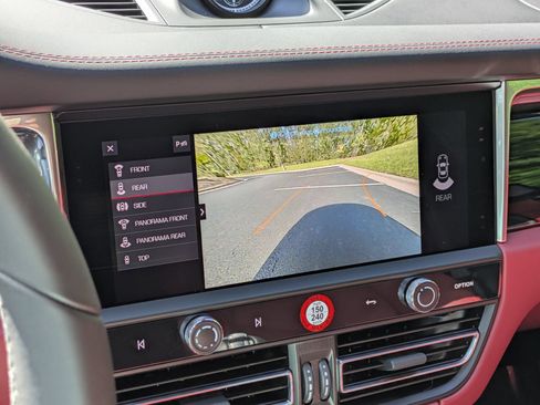 Certified 2025 Porsche Macan S AWD/4WD image 17