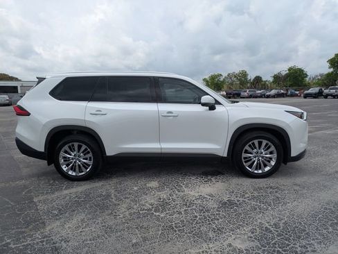 Used 2024 Toyota Grand Highlander Platinum image 3