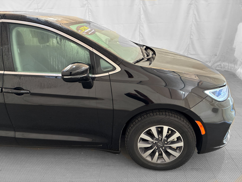 Used 2024 Chrysler Pacifica Limited FWD image 9