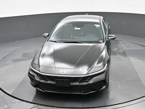 Certified 2025 Hyundai Elantra SEL FWD image 25