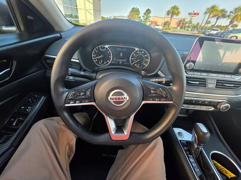 Used 2022 Nissan Altima 2.5 SV FWD image 17