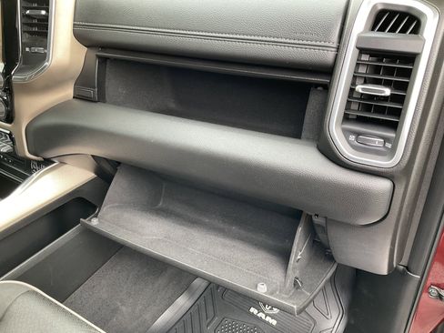 Used 2019 RAM 1500 Laramie AWD/4WD image 26