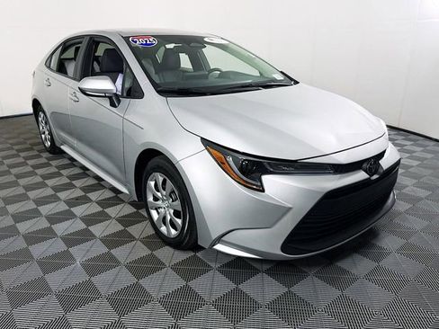 Certified 2025 Toyota Corolla LE image 1