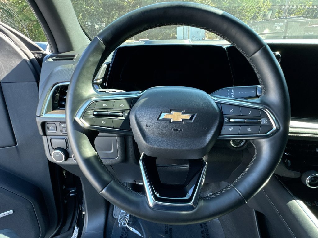 Used 2025 Chevrolet Suburban Premier w/ LPO, Illumination Package RWD image 16