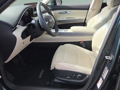 Used 2023 Genesis GV70 2.5T w/ Advanced Package image 9