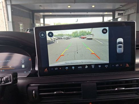 Certified 2024 Lincoln Corsair AWD image 18