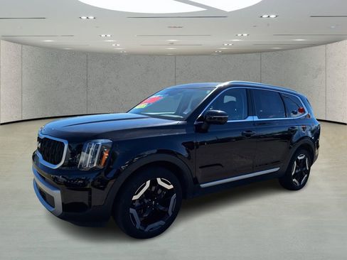 Used 2023 Kia Telluride EX w/ EX Captain's Chair Package image 1