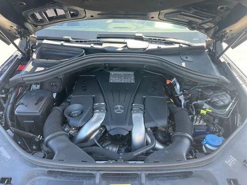 Used 2016 Mercedes-Benz GL 550 4MATIC image 33