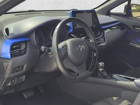 Used 2020 Toyota C-HR XLE FWD image 8