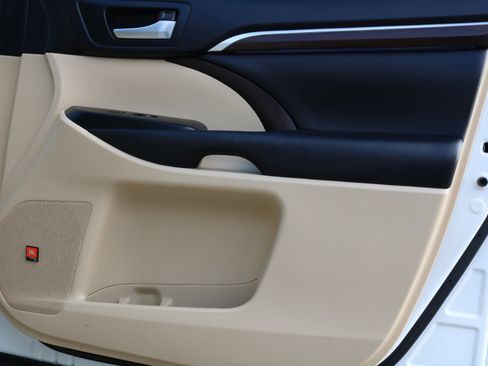 Used 2016 Toyota Highlander Limited image 45