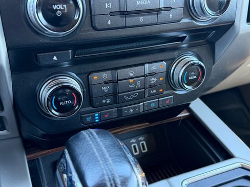 Used 2016 Ford F150 Lariat w/ Equipment Group 502A Luxury AWD/4WD image 22