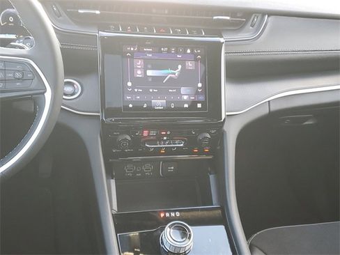 New 2025 Jeep Grand Cherokee L Altitude image 16