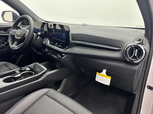 New 2026 Chevrolet Equinox LT w/ Convenience Package II FWD image 29
