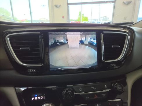 Used 2019 Chrysler Pacifica Touring-L Plus FWD image 35