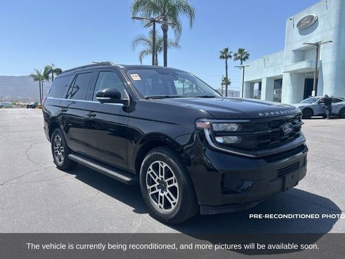 Used 2025 Ford Expedition Active image 3