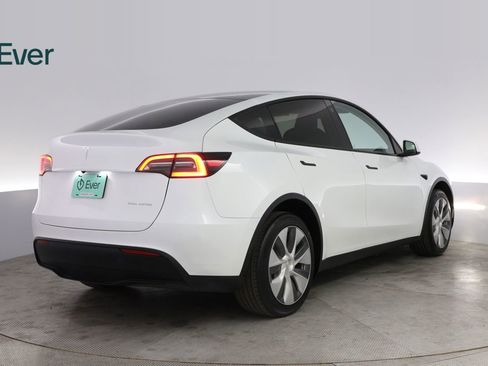Used 2023 Tesla Model Y Long Range image 3