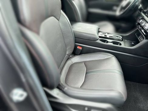 Used 2025 Honda Pilot Black Edition image 28