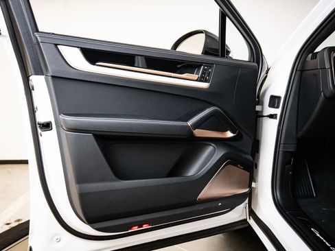 New 2026 Porsche Cayenne Turbo AWD/4WD image 24
