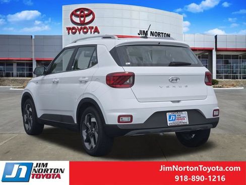 Used 2025 Hyundai Venue SEL FWD image 5